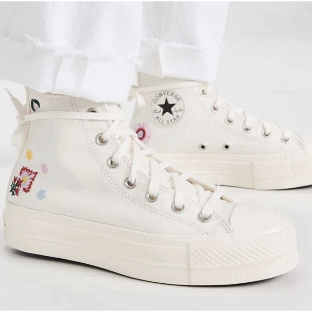 Converse Chuck Taylor All Star Lift Platform High Floral Embroidery W9